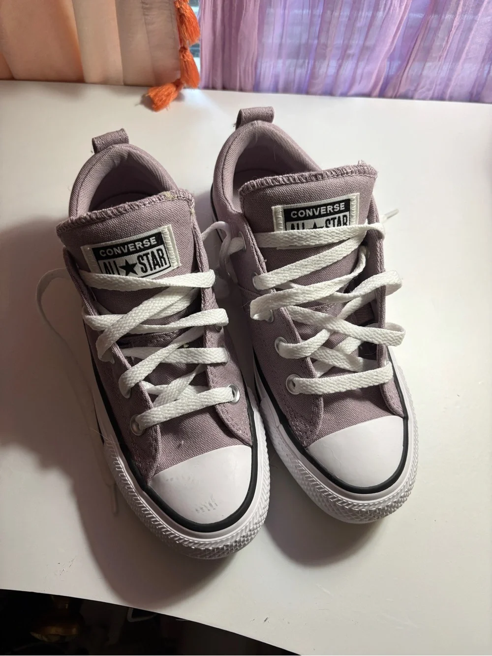Converse Kids Low Top Sneakers in Lilac